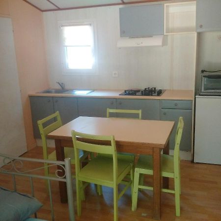 Mobilhome Lac De Vassiviere Faux-la-Montagne Exteriér fotografie